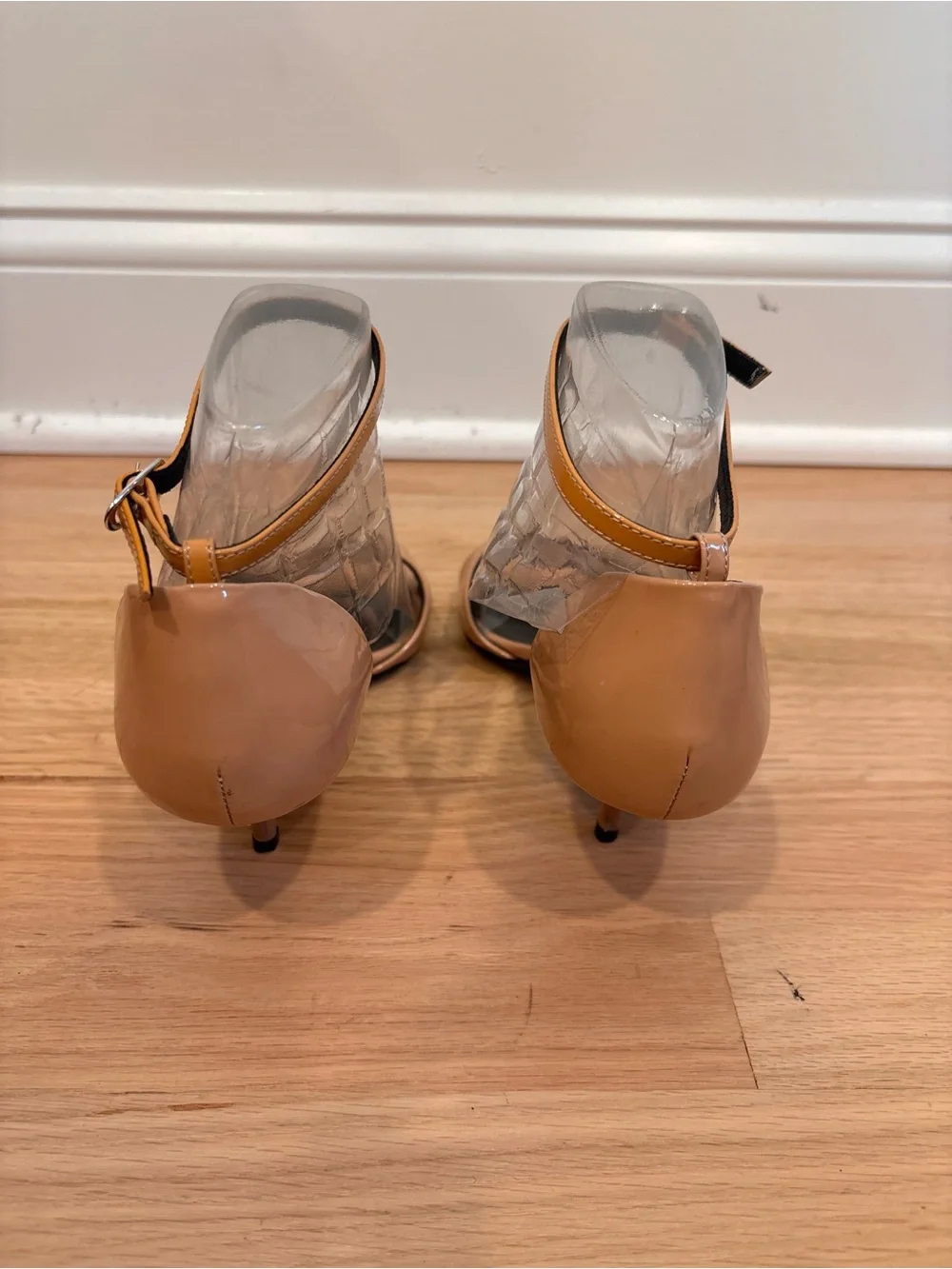 Giuseppe Zanotti tan patent leather sandals with kitten heel & ankle strap sz 37